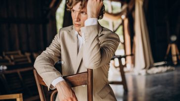 groom-preparing-his-wedding in vintage style